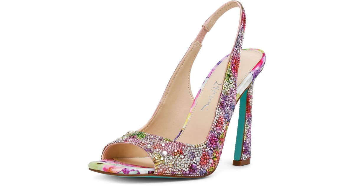 Betsey Johnson ladies PetraPomp, ivory