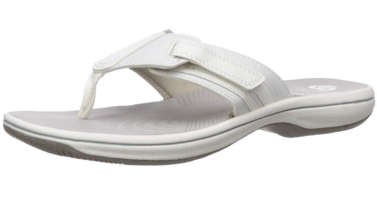 clarks white flip flops