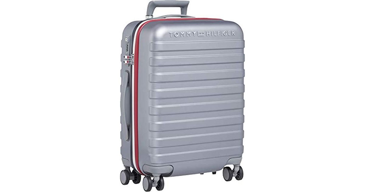 tommy hilfiger carry on luggage size
