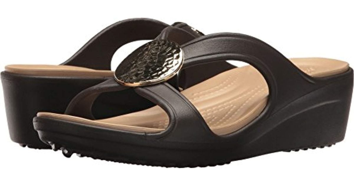 sanrah hammered circle wedge sandal