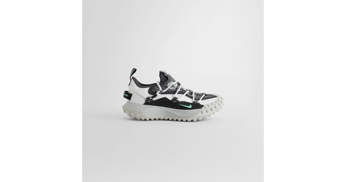 nike black and white sneakers
