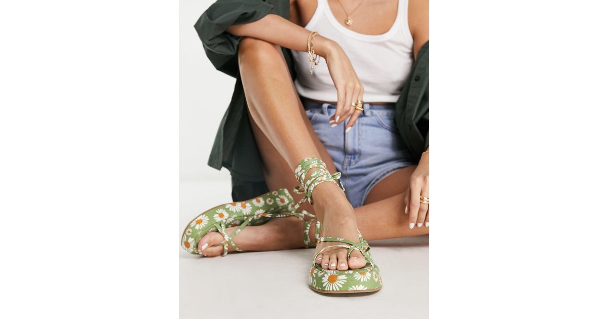Fragment - sandali bassi con suola spessa allacciati alla caviglia verde a  fiori di ASOS | Lyst