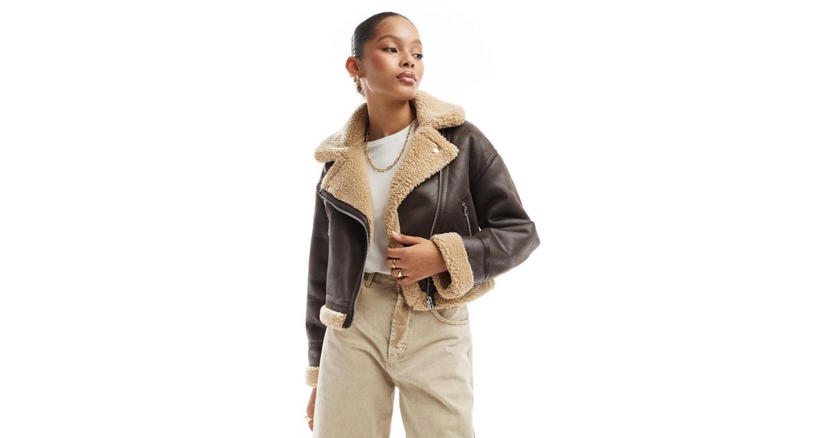 Veste avec détails contrastants en imitation peau Bershka Lyst