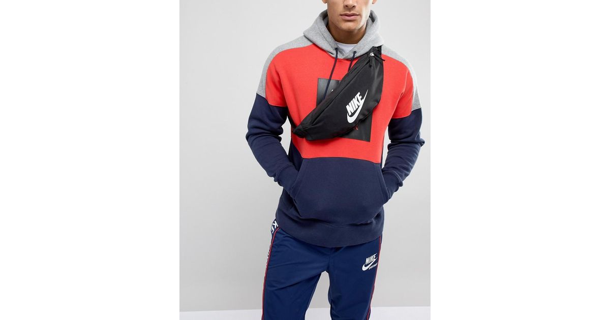 nike heritage bumbag in black