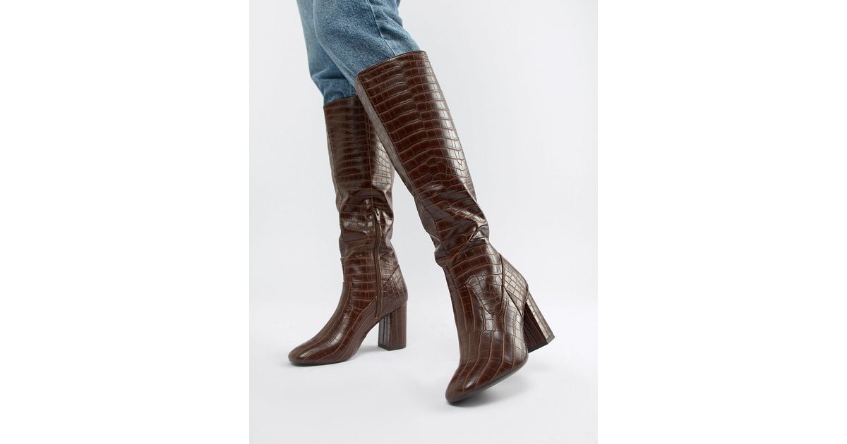 Stivali alti con tacco e punta quadrata effetto coccodrillo di New Look in  Marrone | Lyst