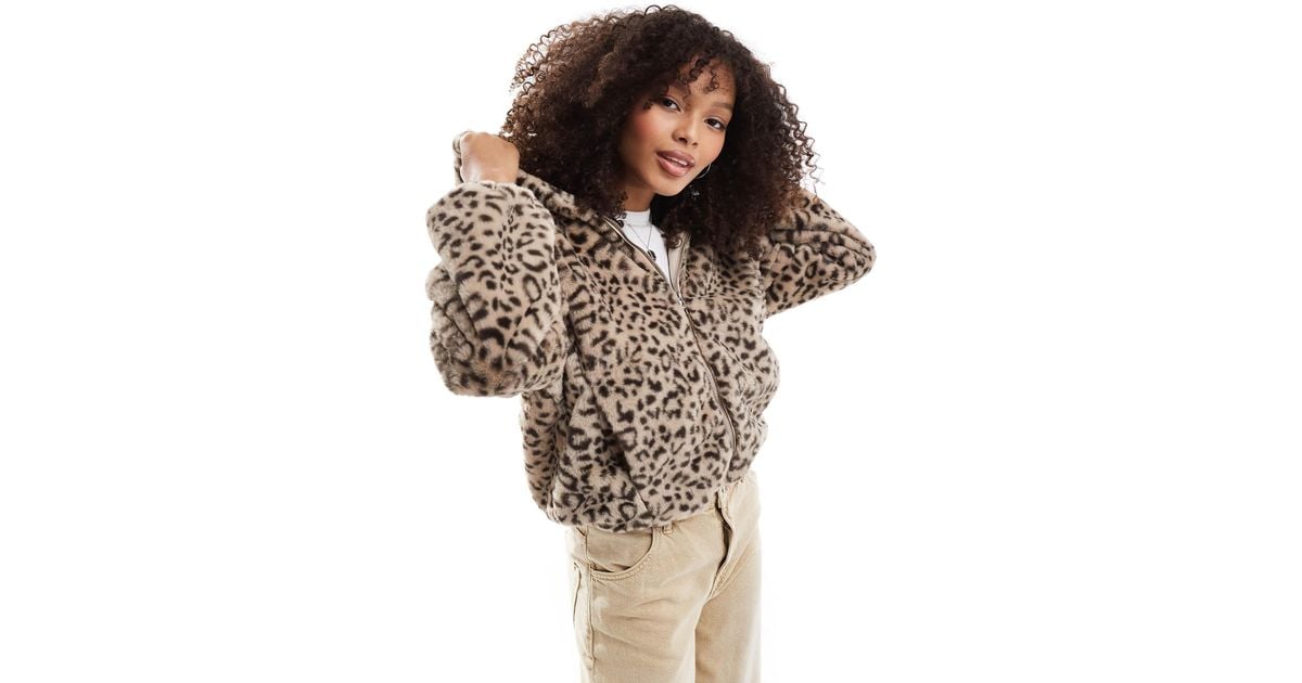 Bershka – jacke aus kunstpelz mit leopardenmuster und kapuze Lyst DE