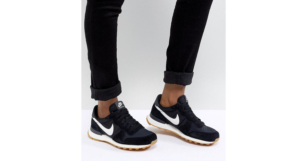 nike black and white internationalist sneakers