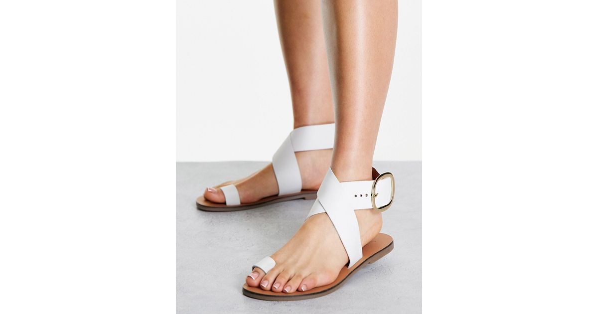 ASOS Flyer Leather Toe Loop Flat Sandals in White | Lyst