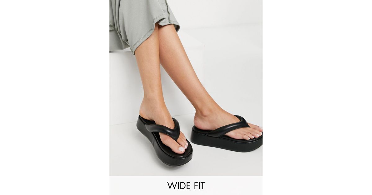 ▷ Z_Code_Z - Exclusives - Mimi - Vegan vriendelijke instapsandalen met  brede ketting en dikke zool en brede pasvorm in crème-Wit | ASOS Sale | 30%  korting