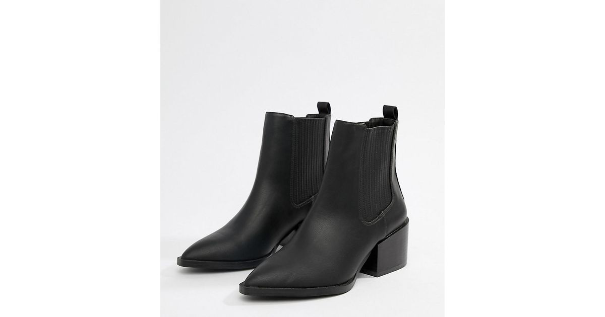 pointed chelsea boot