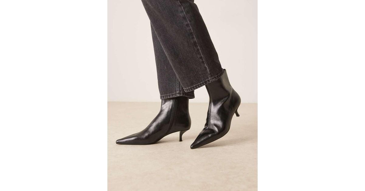 Botines Negros De Tacón Bajo Con Puntera Fina De de Mango de color