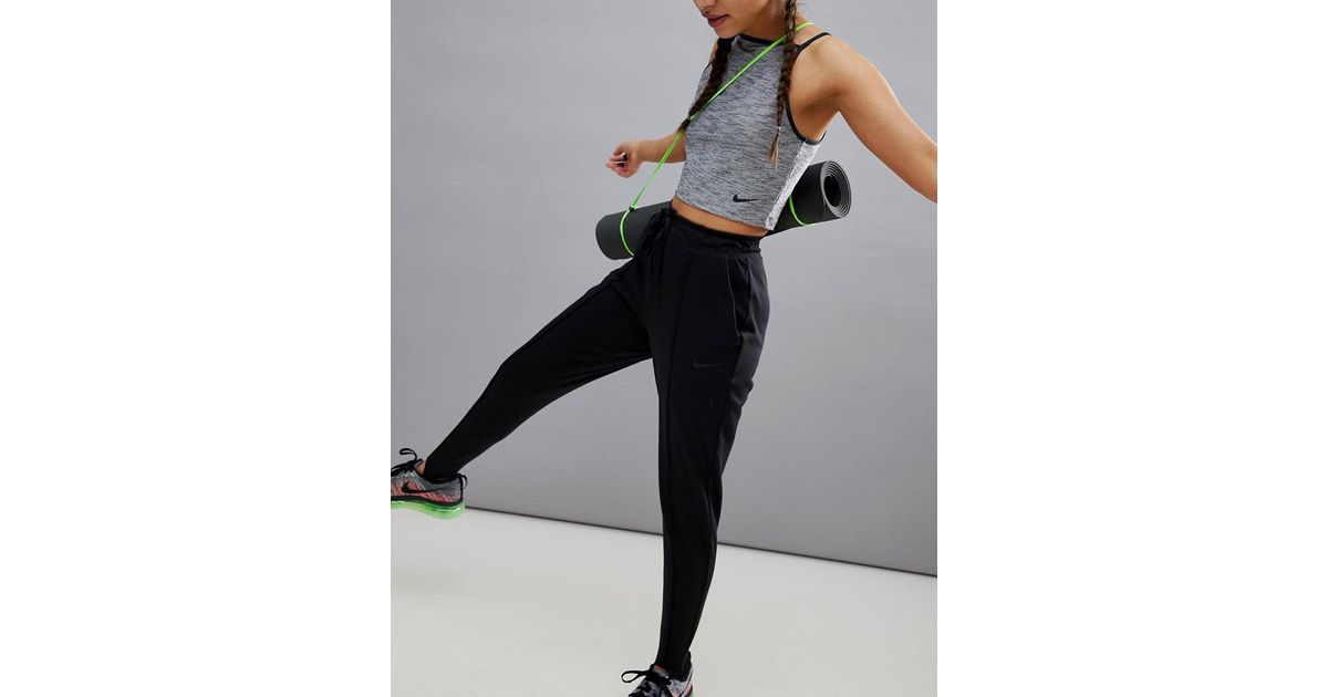 pantalon fuseau nike pantalon fuseau nike