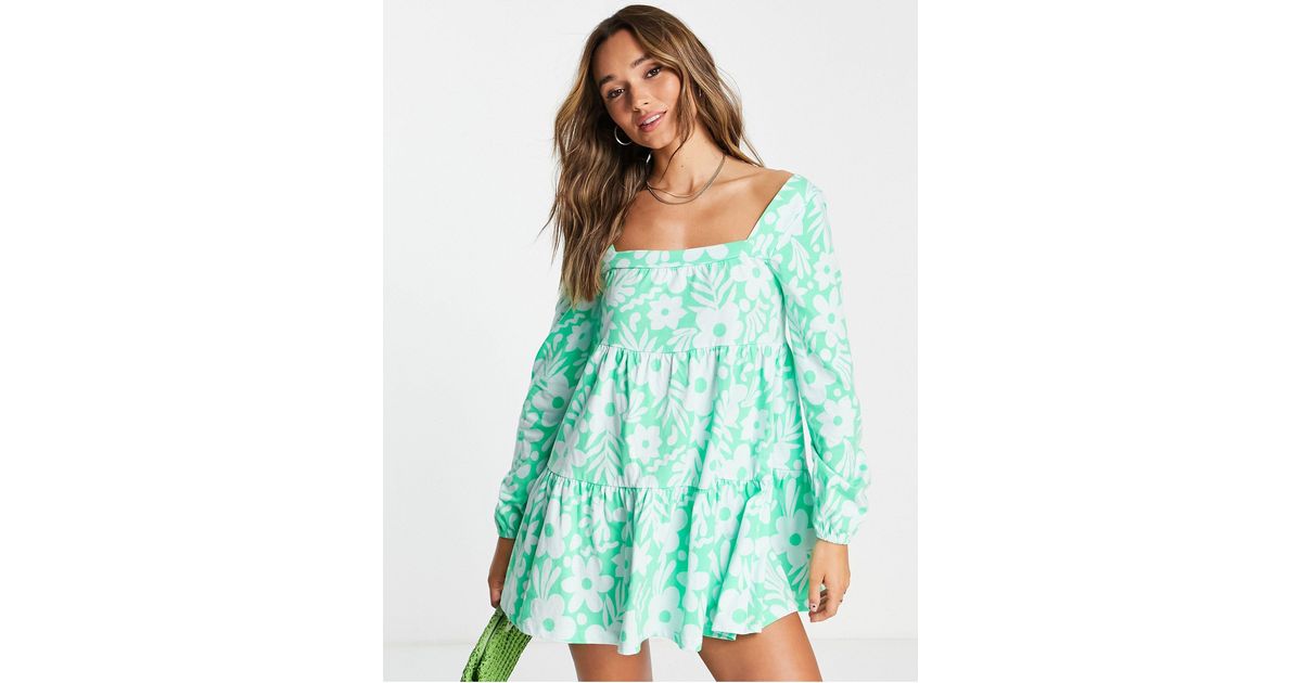 Robe babydoll courte à volants et encolure carrée avec imprimé floral