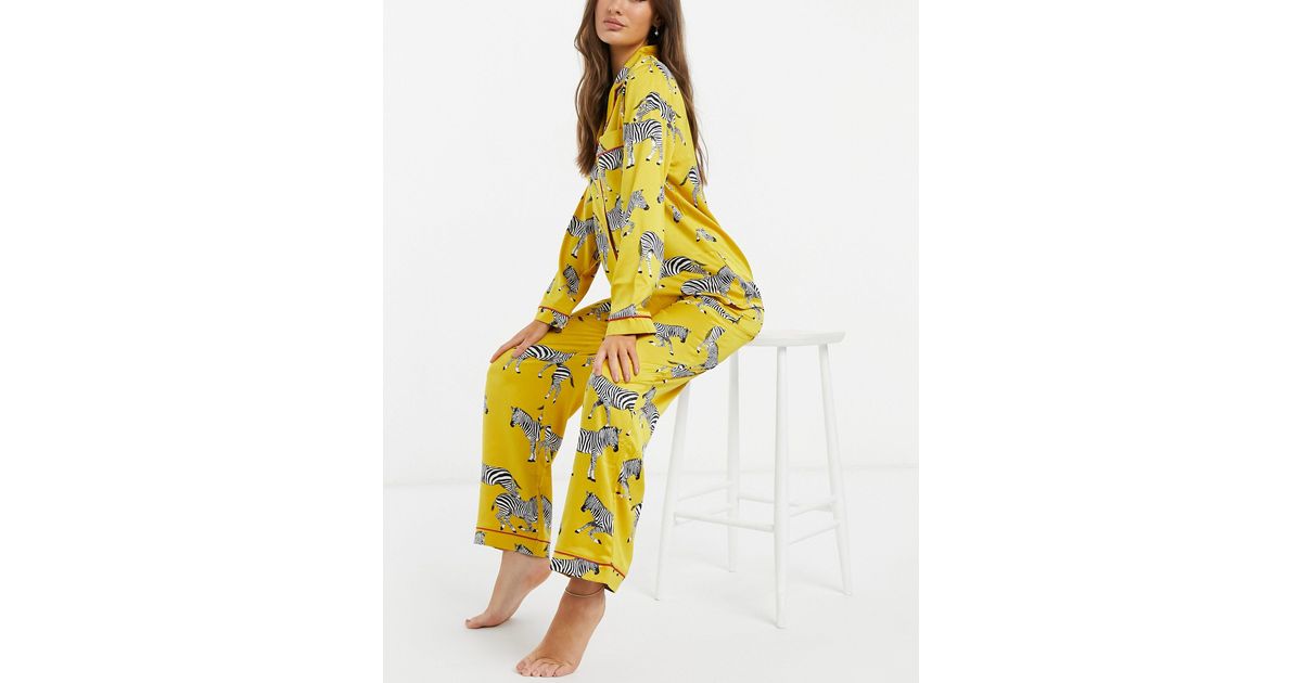 Chelsea Peers Premium Satin Zebra Printed Long Revere Pyjama Set in Yellow | Lyst