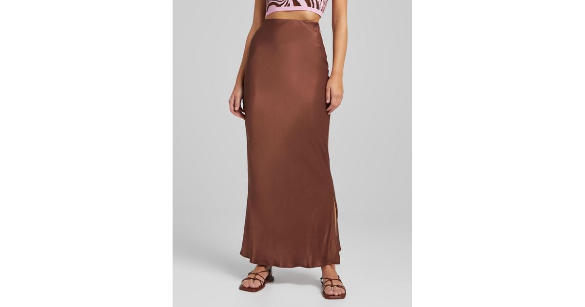 Jupe longue en satin chocolat Bershka en coloris Marron Lyst