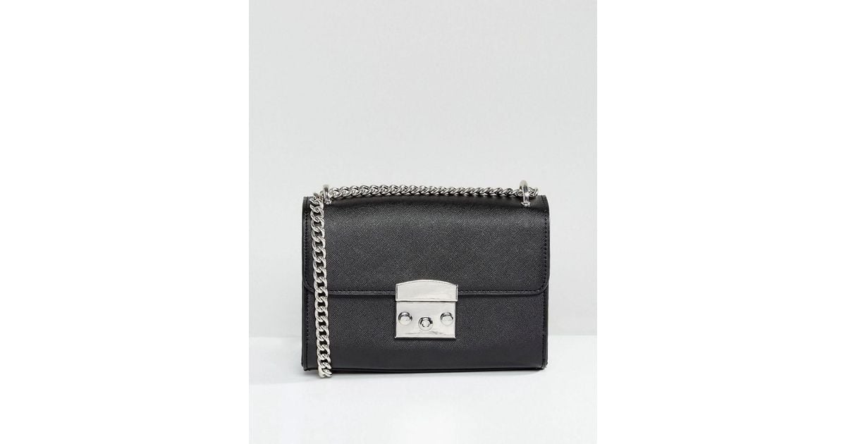 chain detail crossbody bag