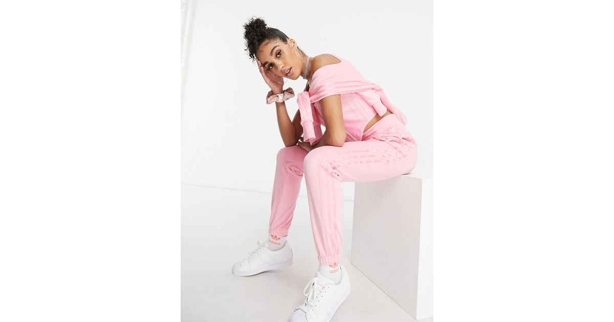 sala Destello plan de estudios adidas Originals 'relaxed Risqué' Velour joggers in Pink | Lyst
