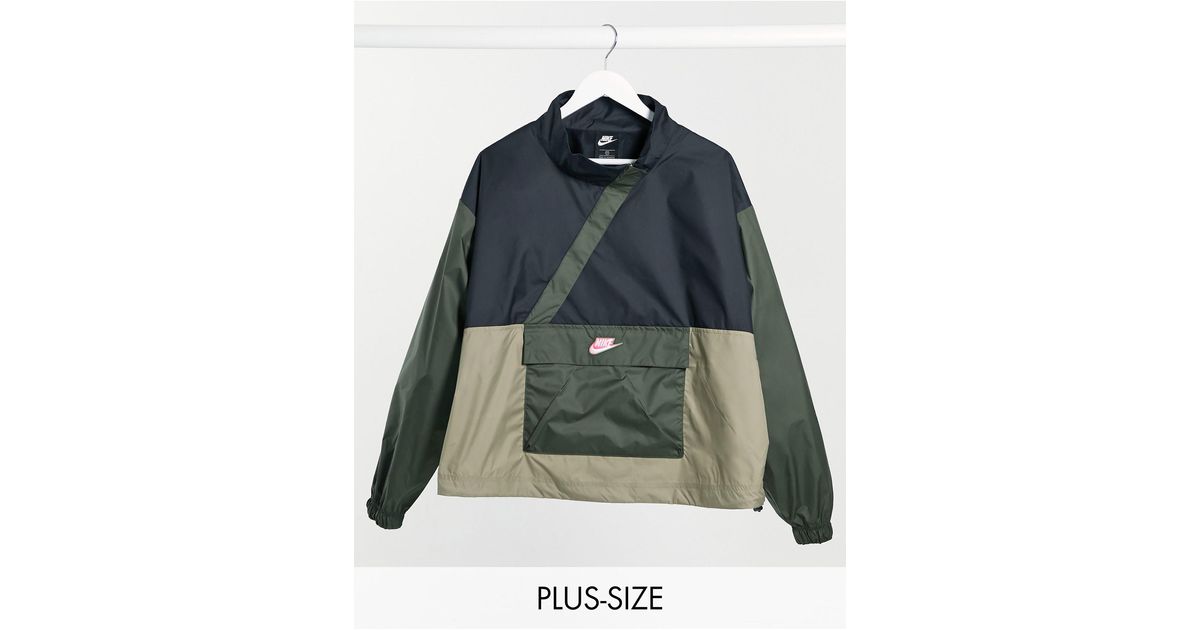 Nike Synthetic Plus Colour Block Cropped Overhead Jacket in Green | Lyst UK
