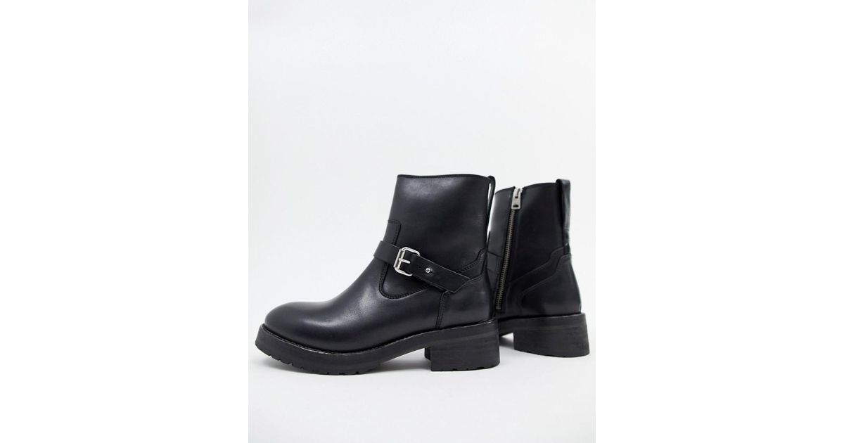 tan and black chelsea boots