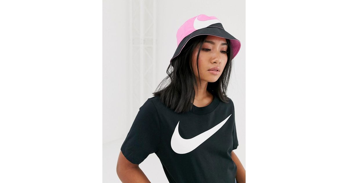 Cappello da pescatore rosa e nero con logo -Nike in Materiale sintetico -  Lyst