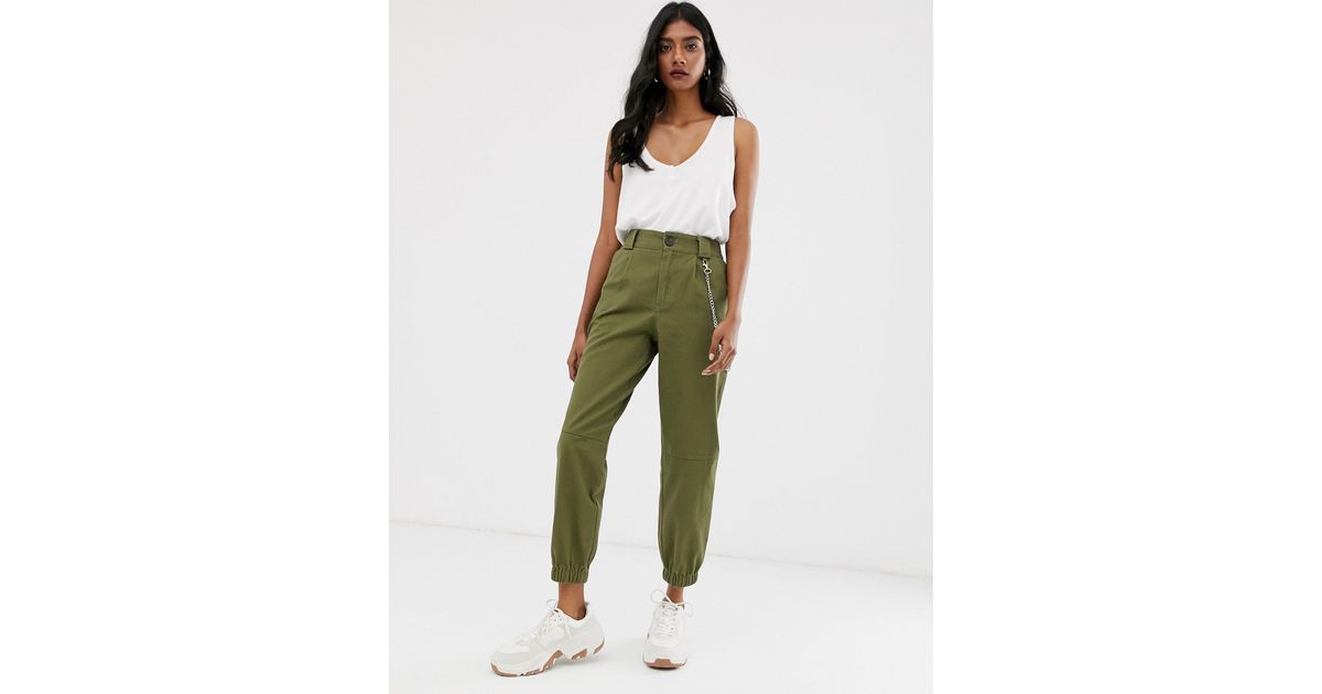 Pantaloni cargo kaki con catenaStradivarius in Cotone di colore Verde | Lyst