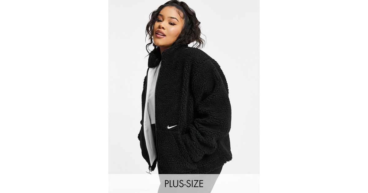 nike cropped borg fleece in black