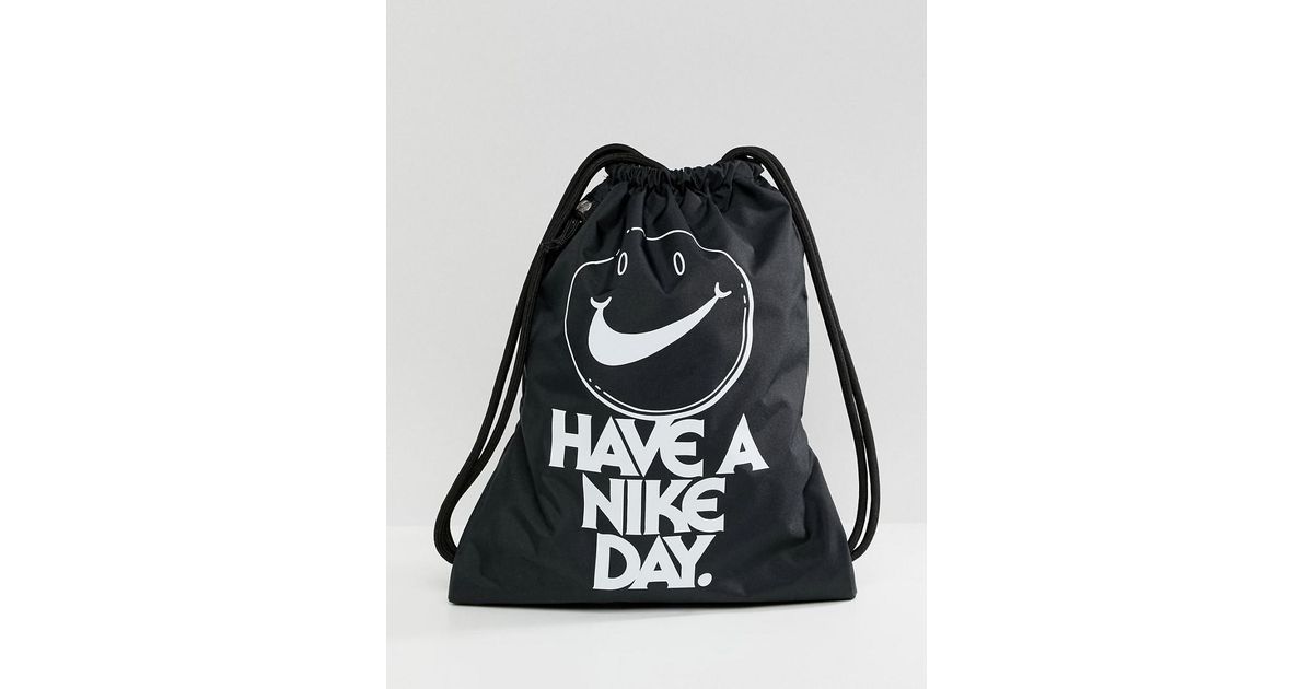 have a nike day bag