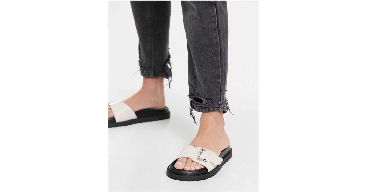 bershka slider in sand