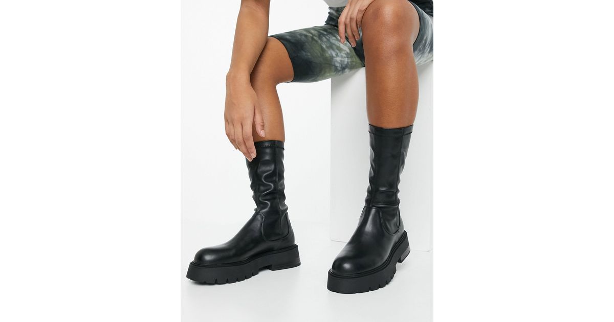 female street style blundstone boots