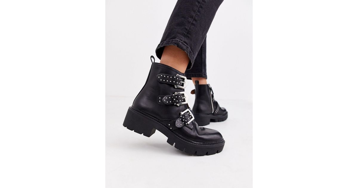 Bottine avec boucle et clou discount