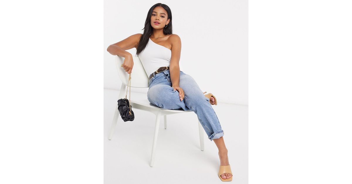 Top asimetrico blanco stradivarius deals
