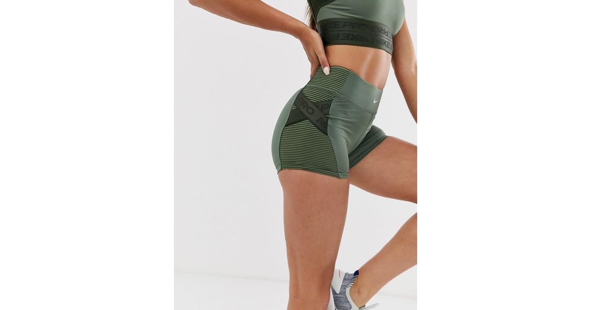 Pantalones cortos de 3 pulgadas con detalle de cinta en caqui Pro Training  Nike de Tejido sintético de color Verde | Lyst