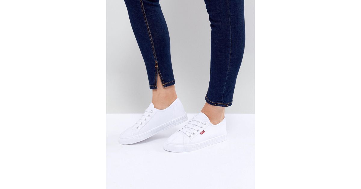 Canvas Shoe With Red Tab in White 