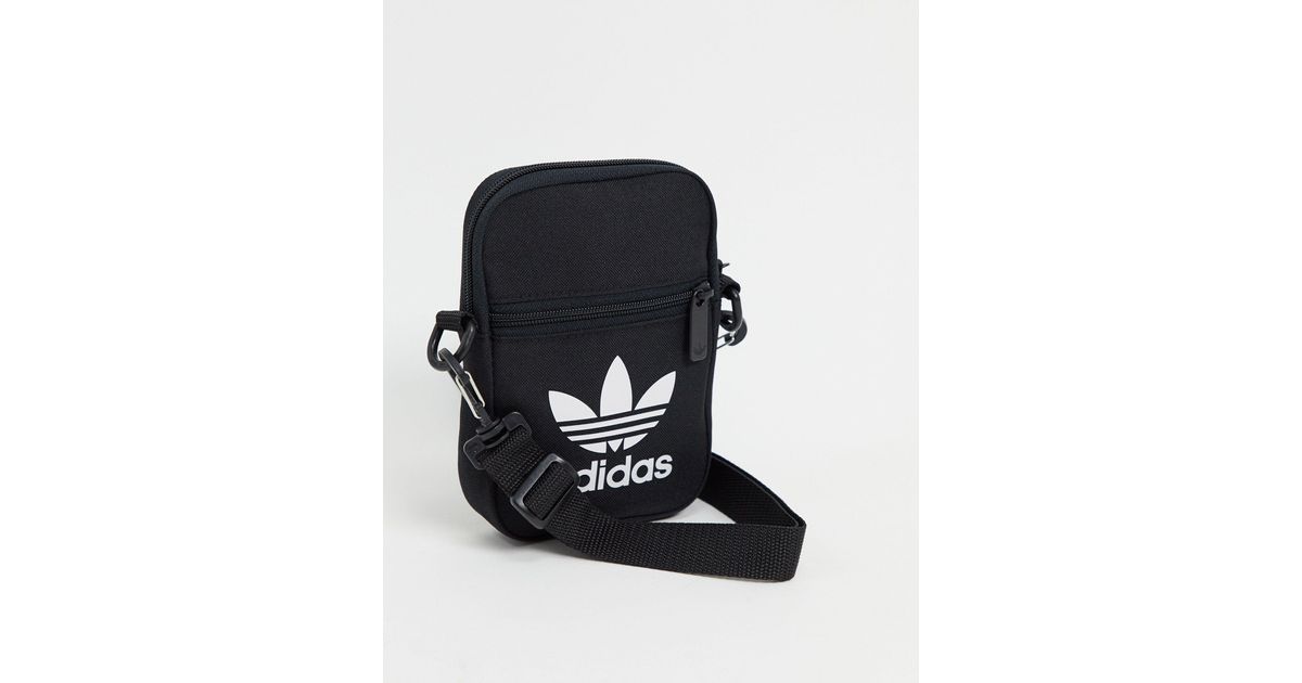 Bandolera negra con logo grande adidas Originals de color Negro | Lyst