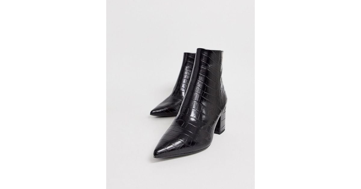 new look pointed block heeled boots in black croc