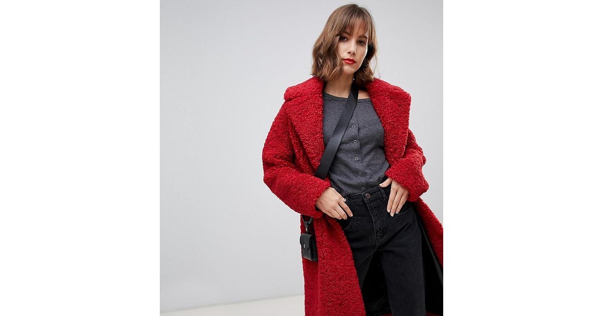 Abrigo de peluche Stradivarius de color Rojo Lyst