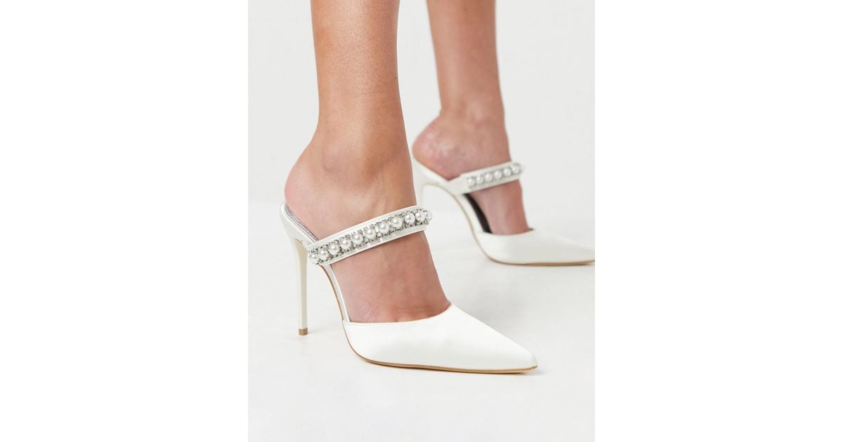 Sabot da sposa con tacco bianchi con decorazione a perle di