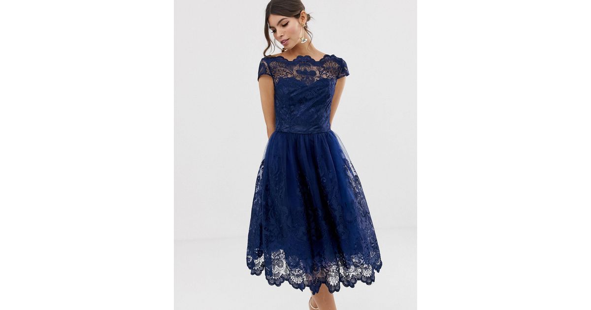Robe mi-longue en dentelle Chi Chi London en coloris Bleu Lyst