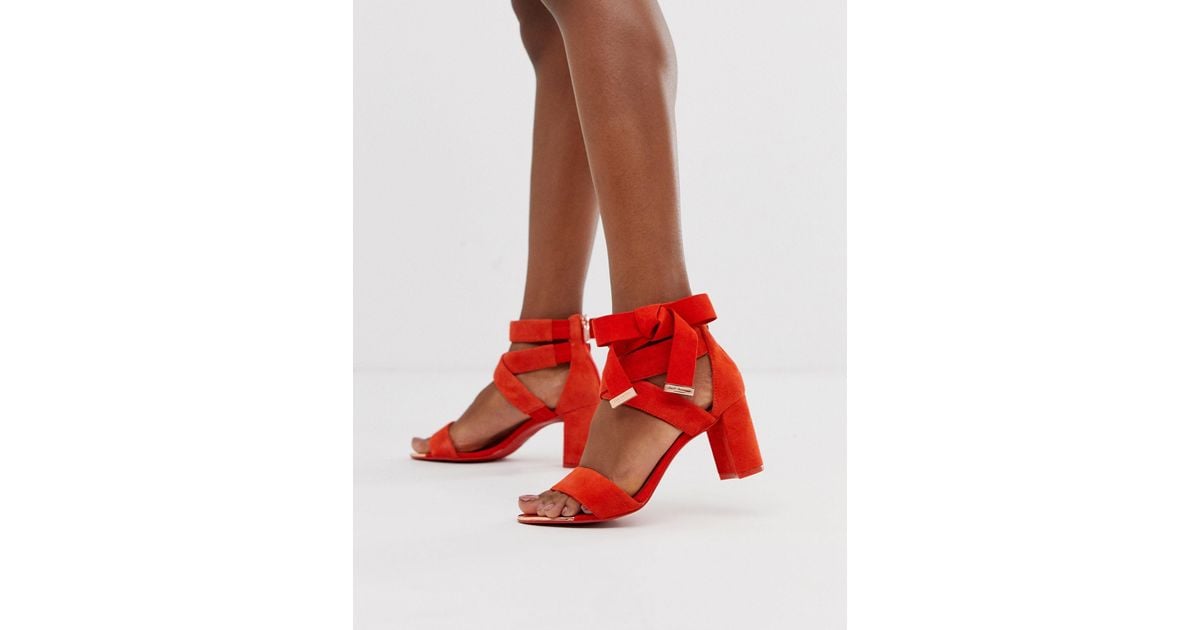 Ted Baker – Sandalen aus Wildleder mit Blockabsatz und