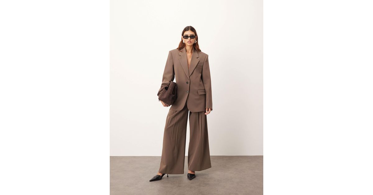 Pleated Detail Wide-Leg Pants with Pockets