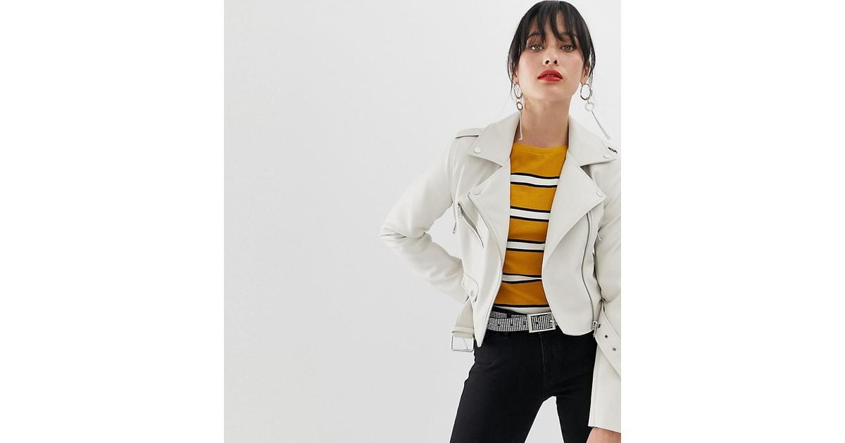 Chaqueta biker blanca de poliuretano Stradivarius de color Blanco
