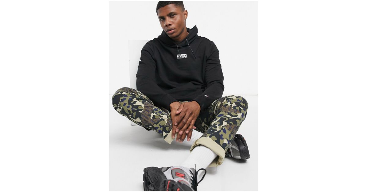 tommy jeans essential chest box logo hoodie in black