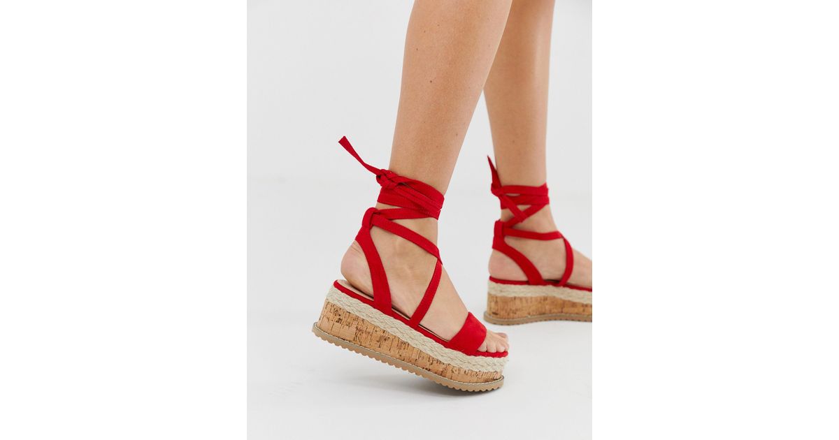 Sandalias rojas con plataforma plana PrettyLittleThing de color Rojo | Lyst
