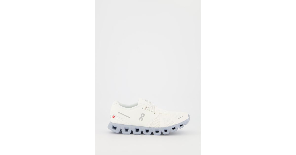 on cloud 5 white chambray