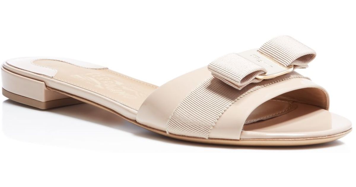 ferragamo bow flip flops