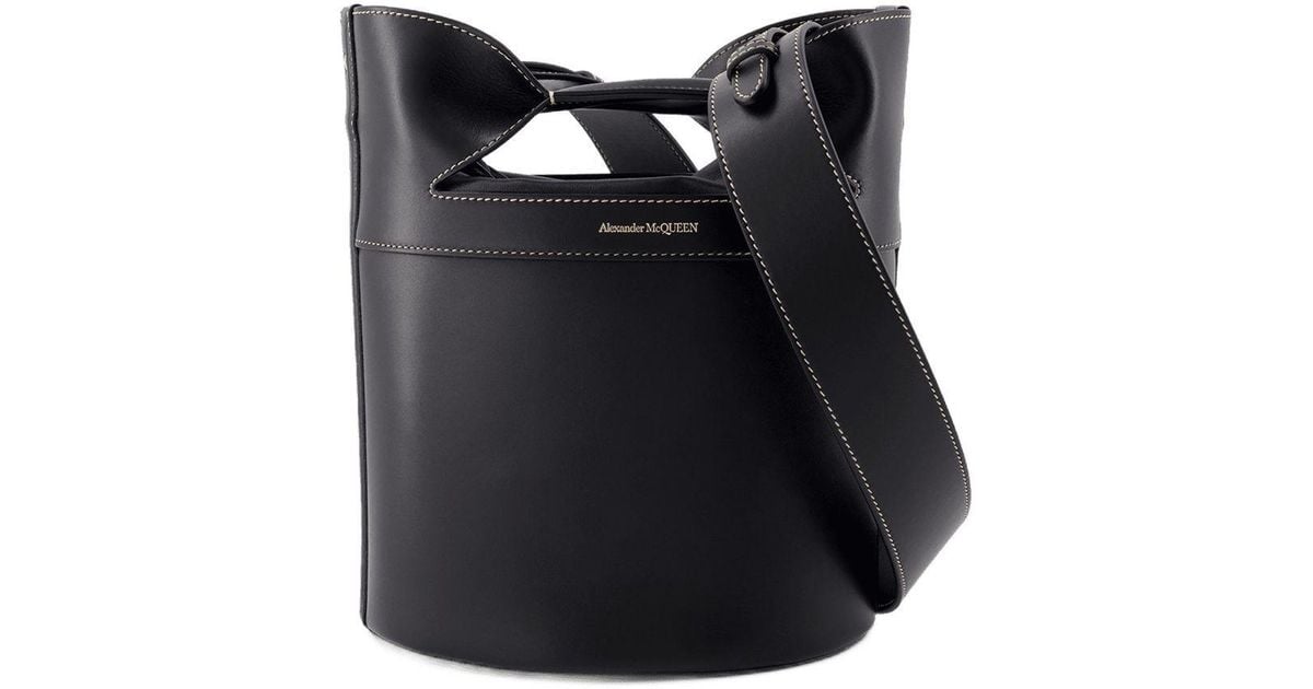 McQueen The Bucket Bow Crossbody in Black | Lyst