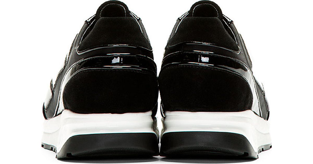 panelled sports shoes
