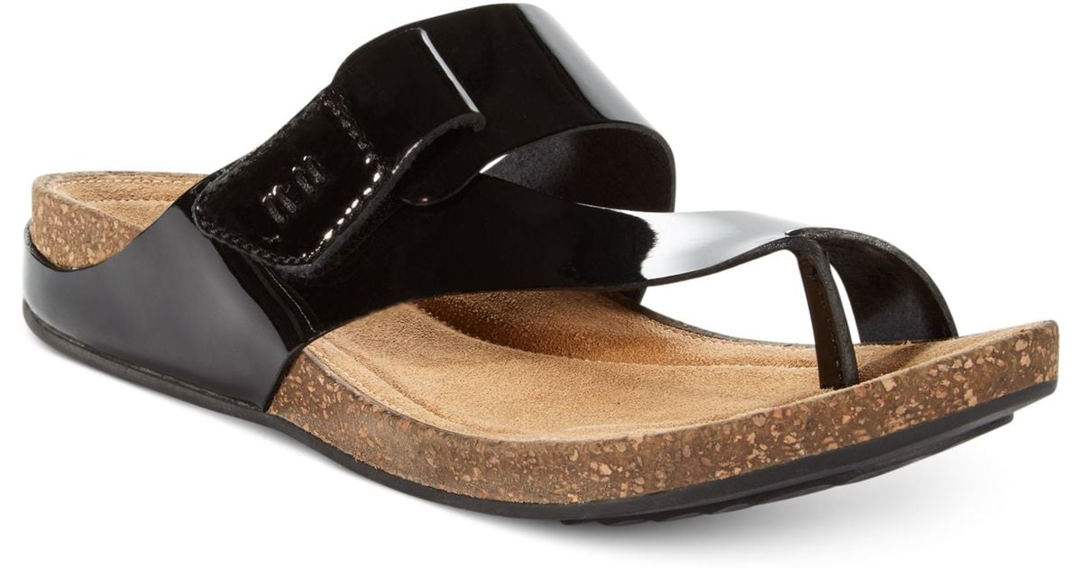 Clarks Womens Artisan Perri Coast Footbed Sandals in Black | Lyst