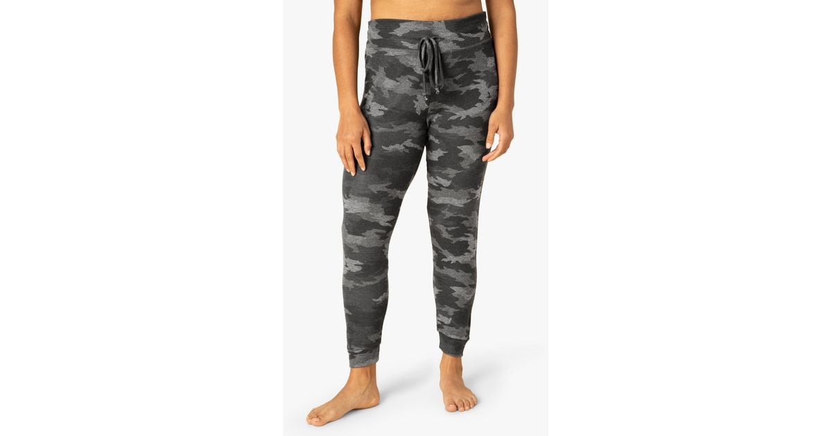 Beyond Yoga Camo Lounge Around Jogger | Lyst