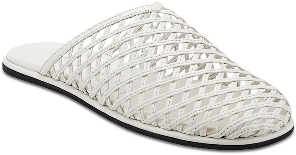 Marc Fisher Lynzi Clogs in White | Lyst